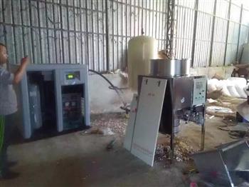 信然空压机配套大蒜企业，为山东金乡农民剥蒜机提供气源