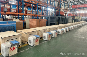 信然车载干式无油螺杆式空压机近百余套批量发货到欧洲