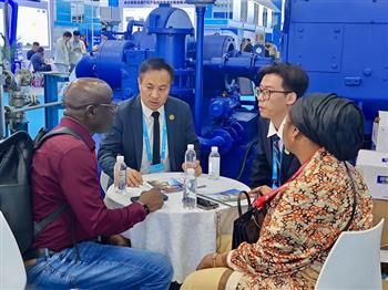 信然集团（南非）公司合作伙伴在北京合影留念并洽谈深度项目推进…